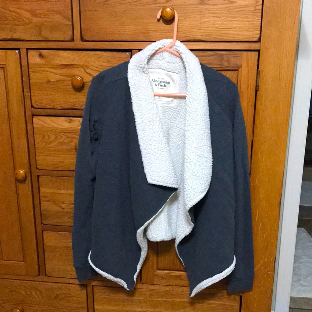 Abercrombie & Fitch gray jacket with pockets